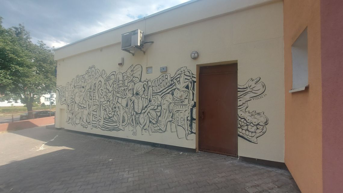 Pełna improwizacja. Nowy mural na kaliskim budynku