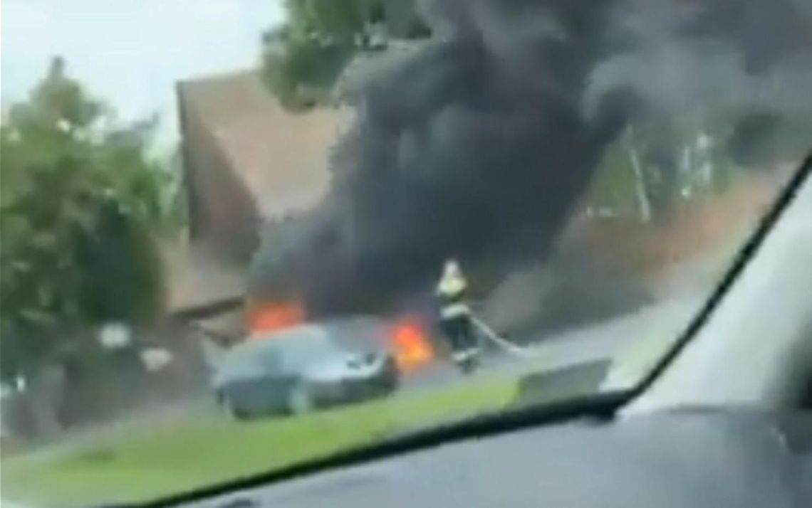 Peugeot w ogniu ZDJĘCIA i WIDEO