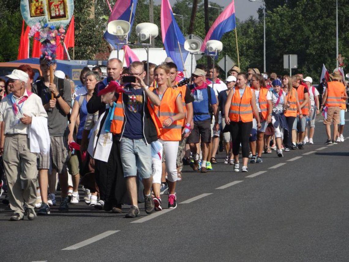 Pielgrzymi ruszyli do Maryi ZDJĘCIA