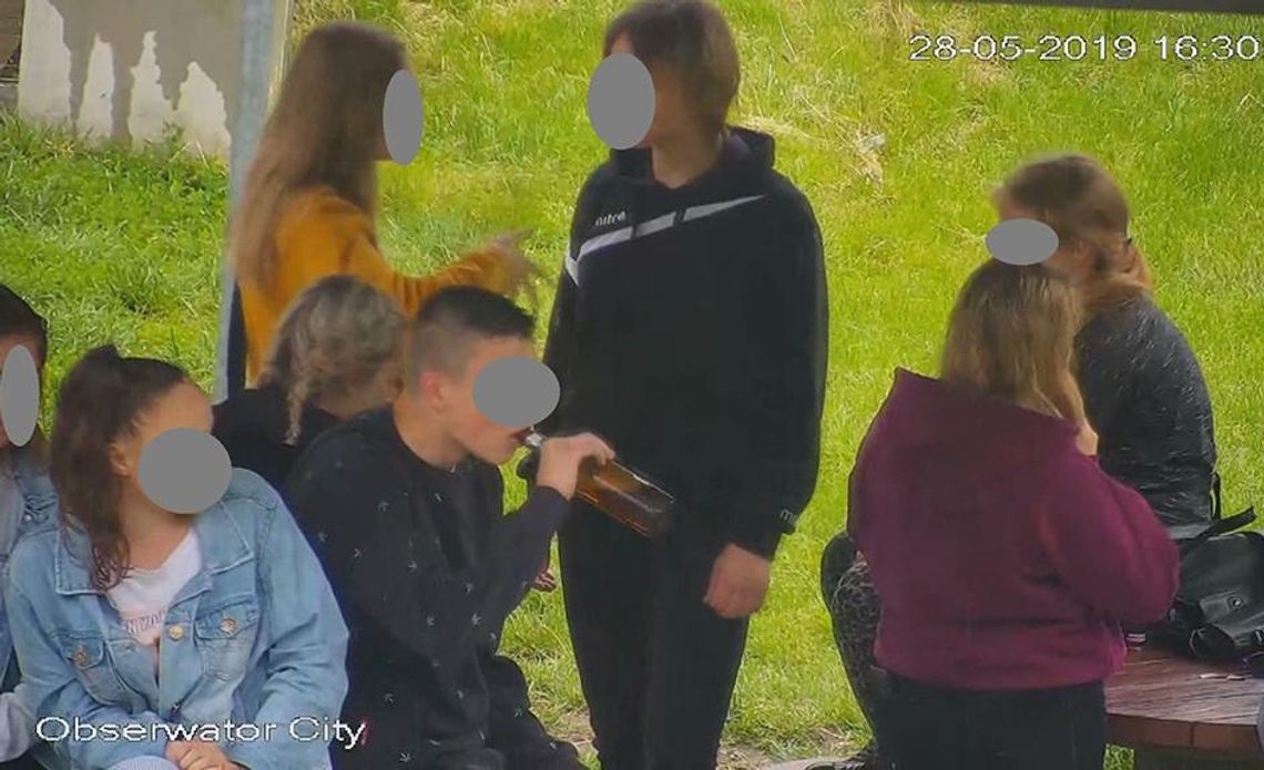 "Piją, palą, bluźnią". Tak młodzież odpoczywa w skateparku ZDJĘCIA i WIDEO