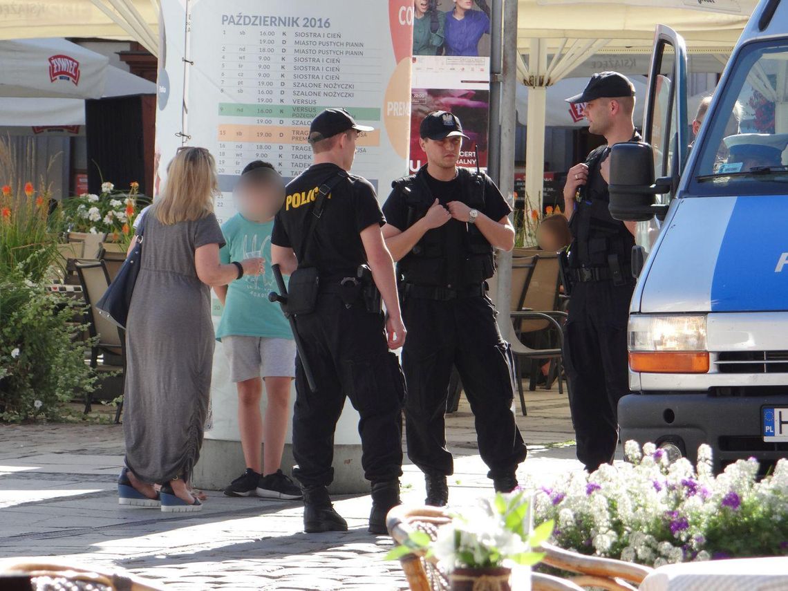 Pijany jechał z dzieckiem, spowodował kolizję. Zatrzymał go inny kierowca ZDJĘCIA