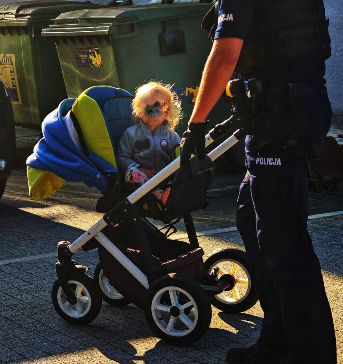 Pijany podróżował pociągiem z 1,5 rocznym dzieckiem. Wezwano policję