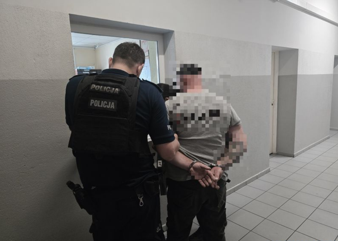 Pijany spał przed sklepem. Zamiast do domu trafił do aresztu