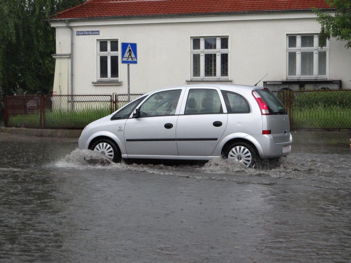 „Piorun uderzył w ziemię kilka metrów od nas” Nawałnica nad regioniem WIDEO