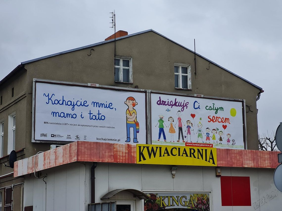 Plakatowe starcie światopoglądów trwa. Nowe billboardy pojawiły się w Kaliszu ZDJĘCIA