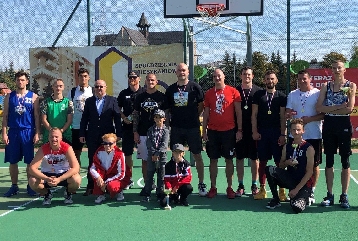 Play Hard triumfatorem XI SM Dobrzec Ligi Letniej 3x3 (ZDJĘCIA)