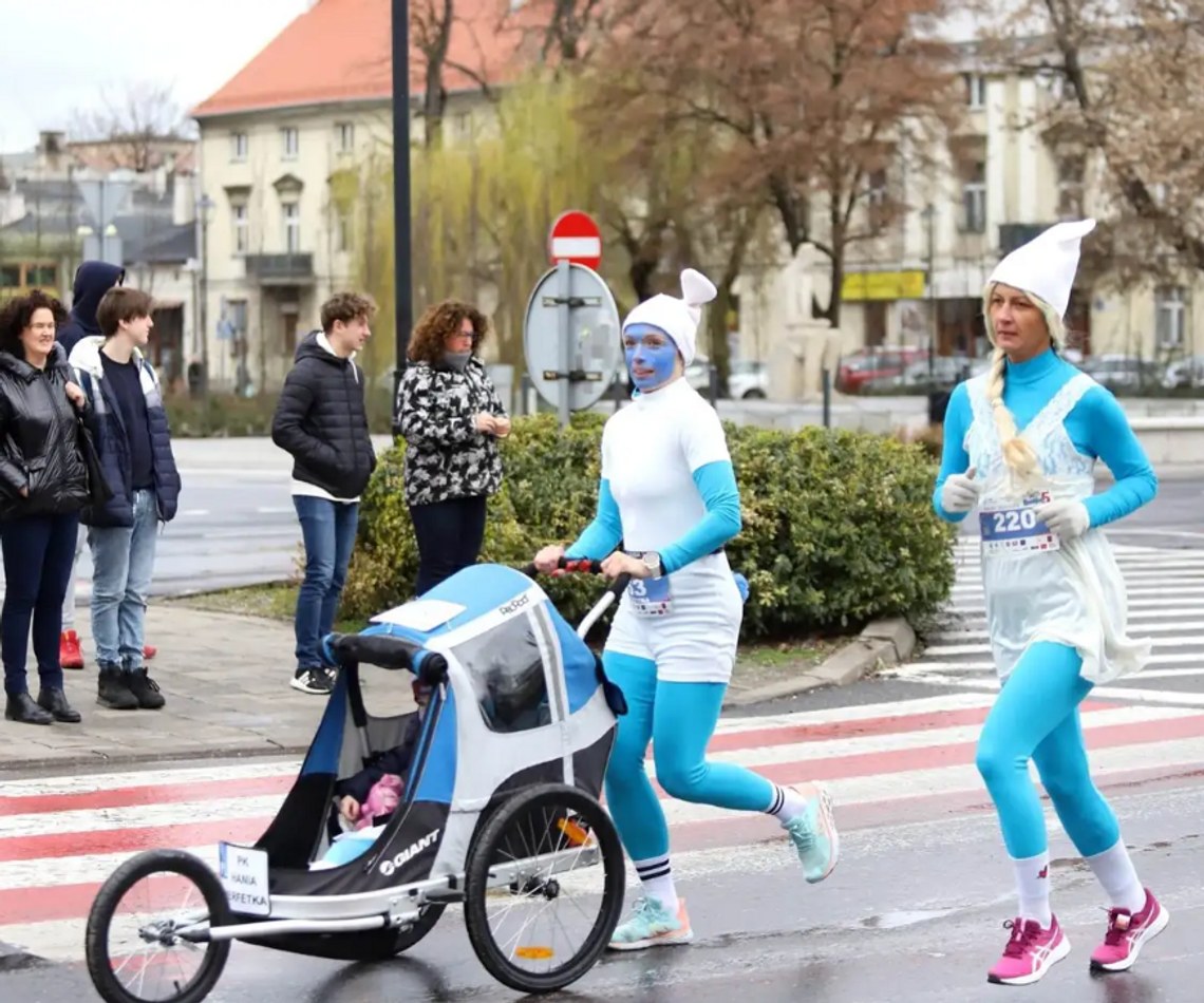 Pobiegnij z policją! Już niebawem Smerfna Piątka