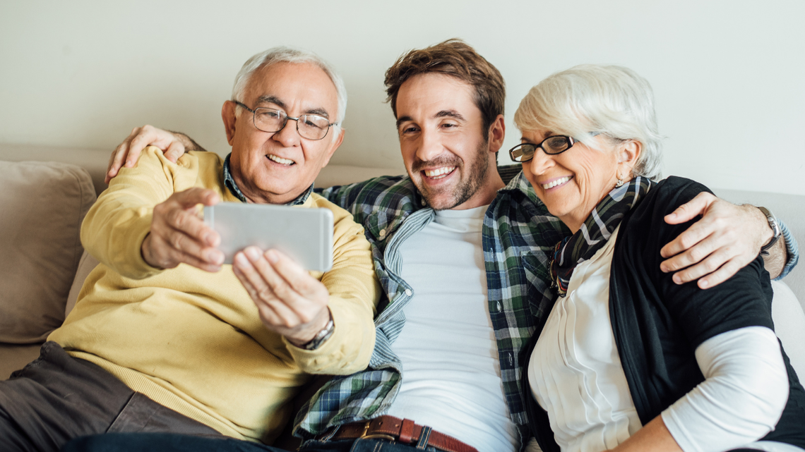 Pod jednym dachem z rodzicami. Młodzi dorośli mają powody Pod jednym dachem z rodzicami. Młodzi dorośli mają powody