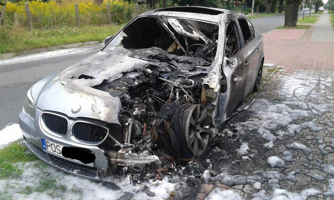 Podpalenie BMW w Ostrowie Wielkopolskim ZDJĘCIA