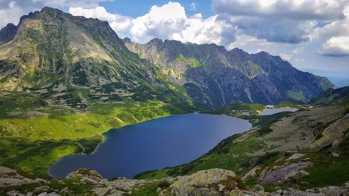 Polacy przedłużają wakacje! Jesienne terminy są coraz trudniej dostępne TOP MIEJSCOWOŚCI