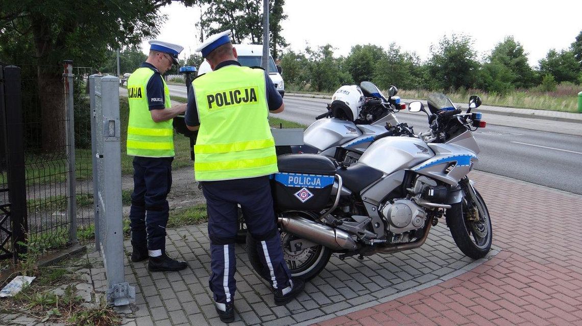 Policja prowadzi kaskadowe kontrole prędkości