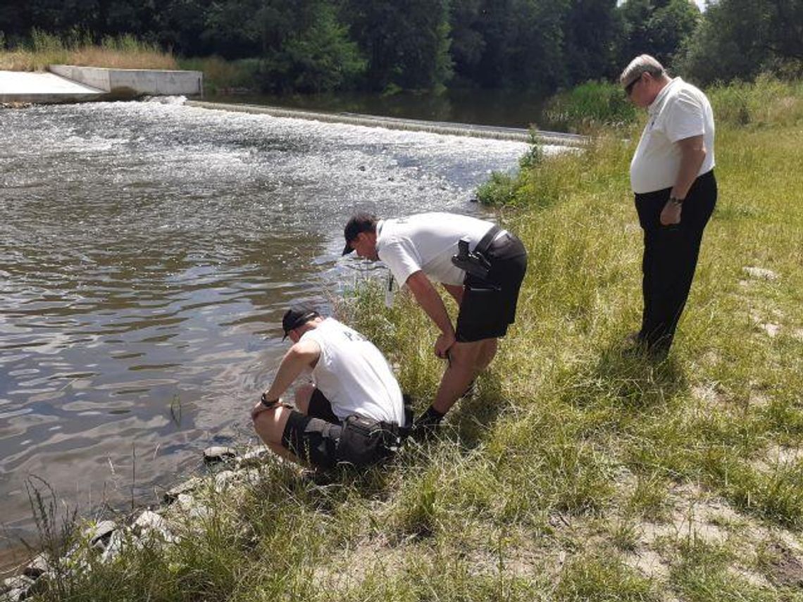 Policja razem z WOPR-em sprawdza niestrzeżone kąpieliska