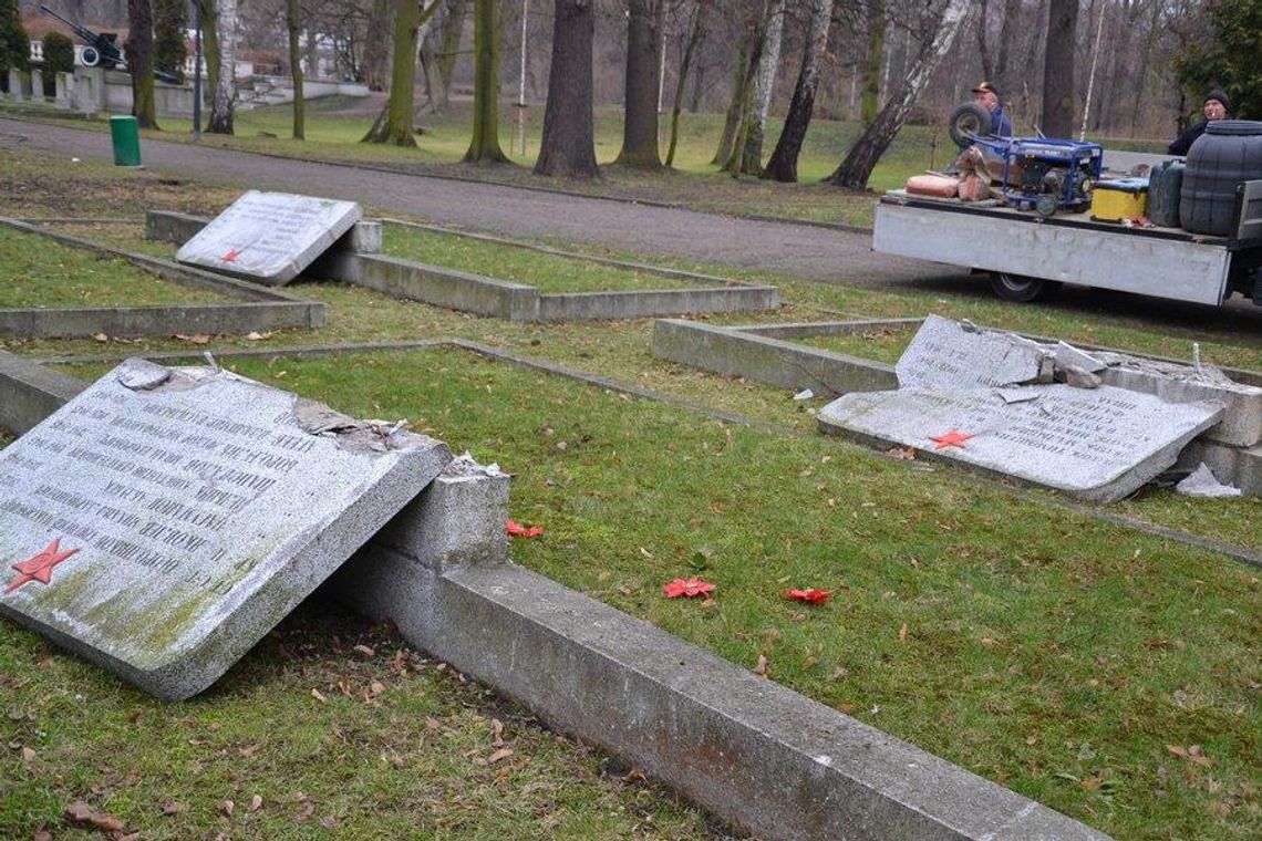 Policja zatrzymała sprawcę zniszczeń na Cmentarzu Żołnierzy Radzieckich ZDJĘCIA