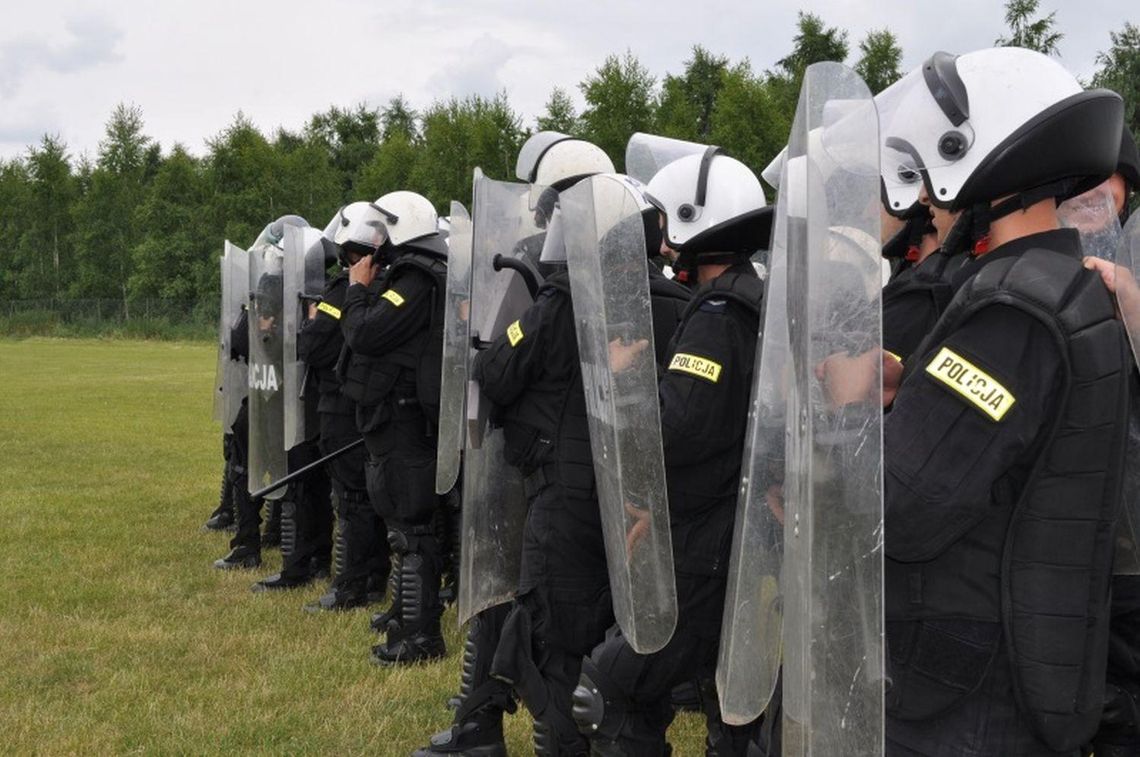 Policjanci ćwiczyli na wypadek zadymy ZDJĘCIA