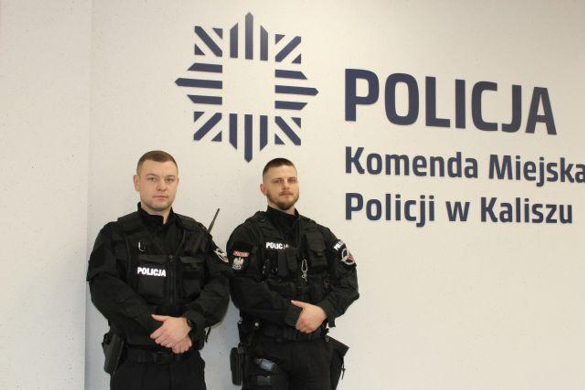 Policjanci uratowali człowieka. Leżał na torach