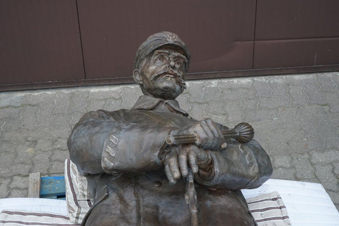 Pomnik Marszałka Piłsudskiego jest  już w Kaliszu ZDJĘCIA