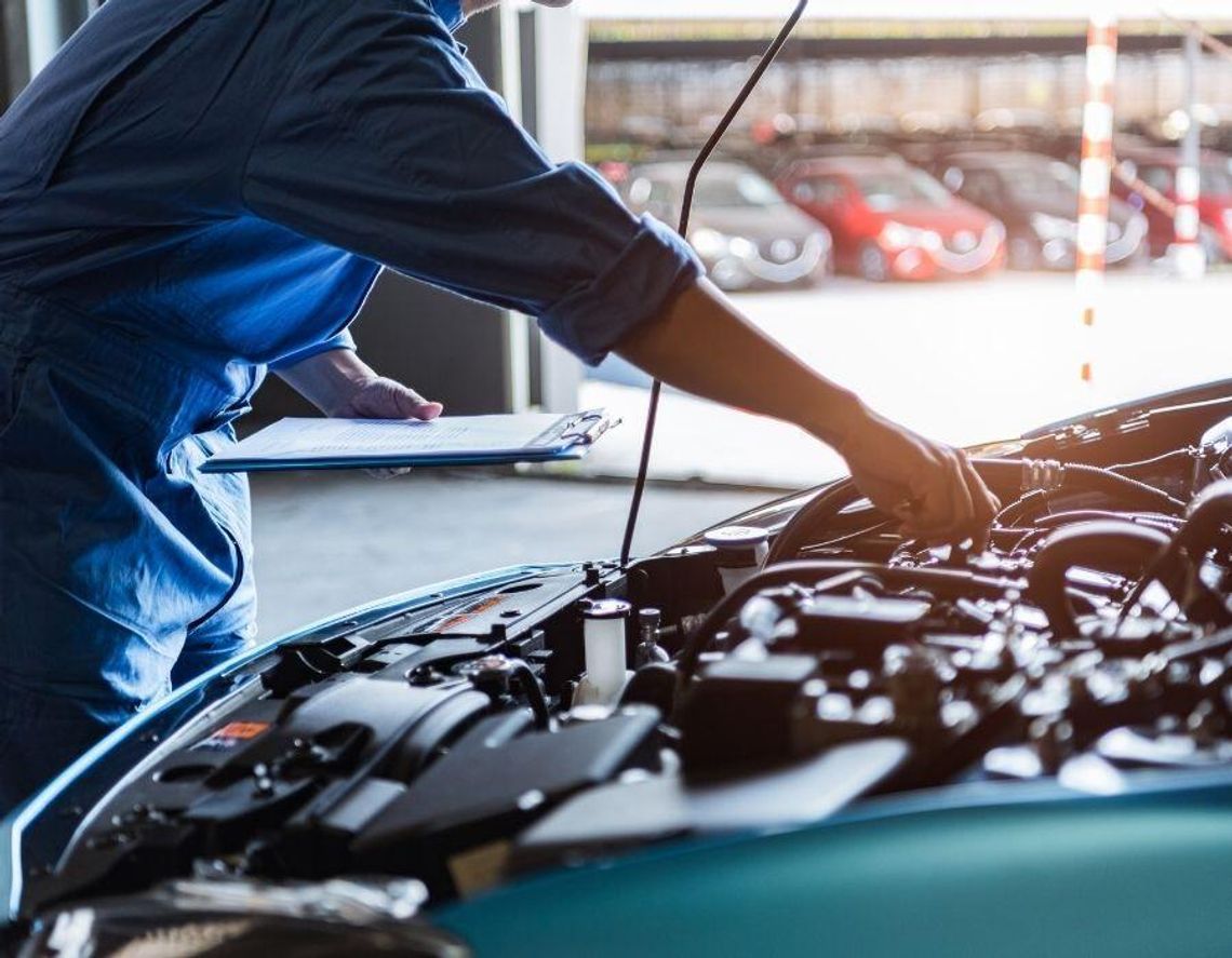 Ponad 10 tys. zł, a chętnych wciąż brakuje. Mechanicy na wagę złota Ponad 10 tys. zł, a chętnych wciąż brakuje. Mechanicy na wagę złota
