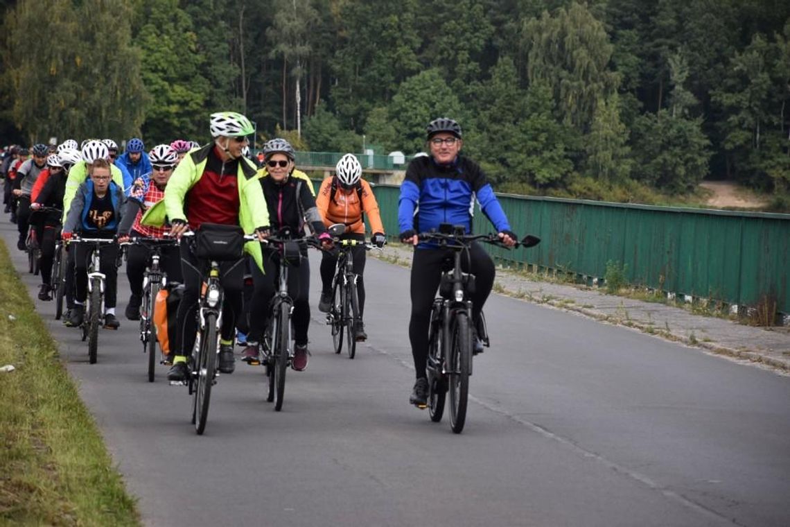 Ponad 50 cyklistów wzięło udział w Rajdzie Ścieżkami Rowerowymi Powiatu Kaliskiego ZDJĘCIA