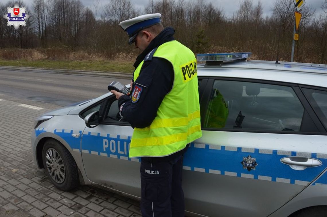 Pędził ponad setką w zabudowanym. 18-latek pożegnał się z prawkiem