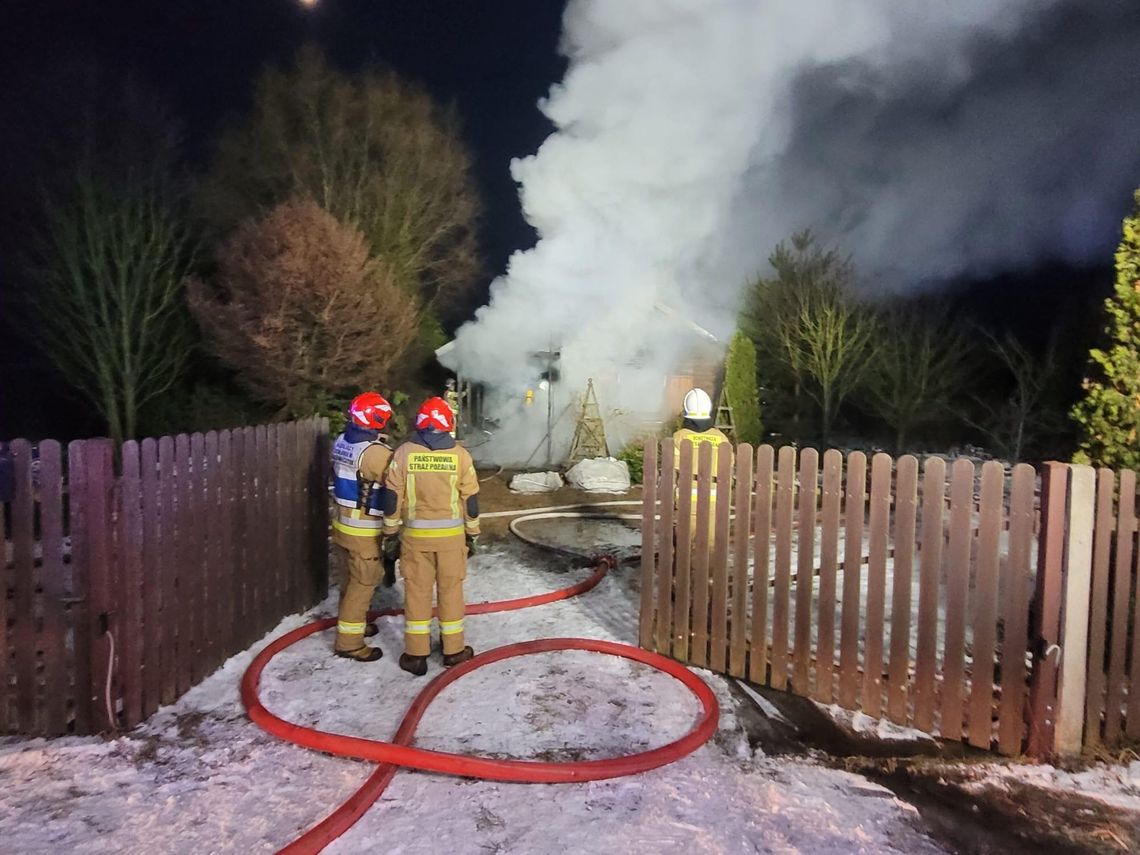 Poranny pożar w powiecie. Poparzony człowiek w szpitalu Poranny pożar w powiecie. Poparzony człowiek w szpitalu