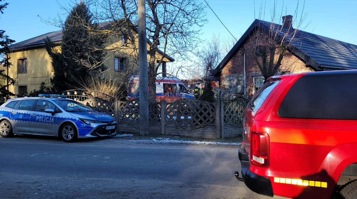 Poranny pożar w budynku jednorodzinnym. Dwie osoby ucierpiały Poranny pożar w budynku jednorodzinnym. Dwie osoby ucierpiały
