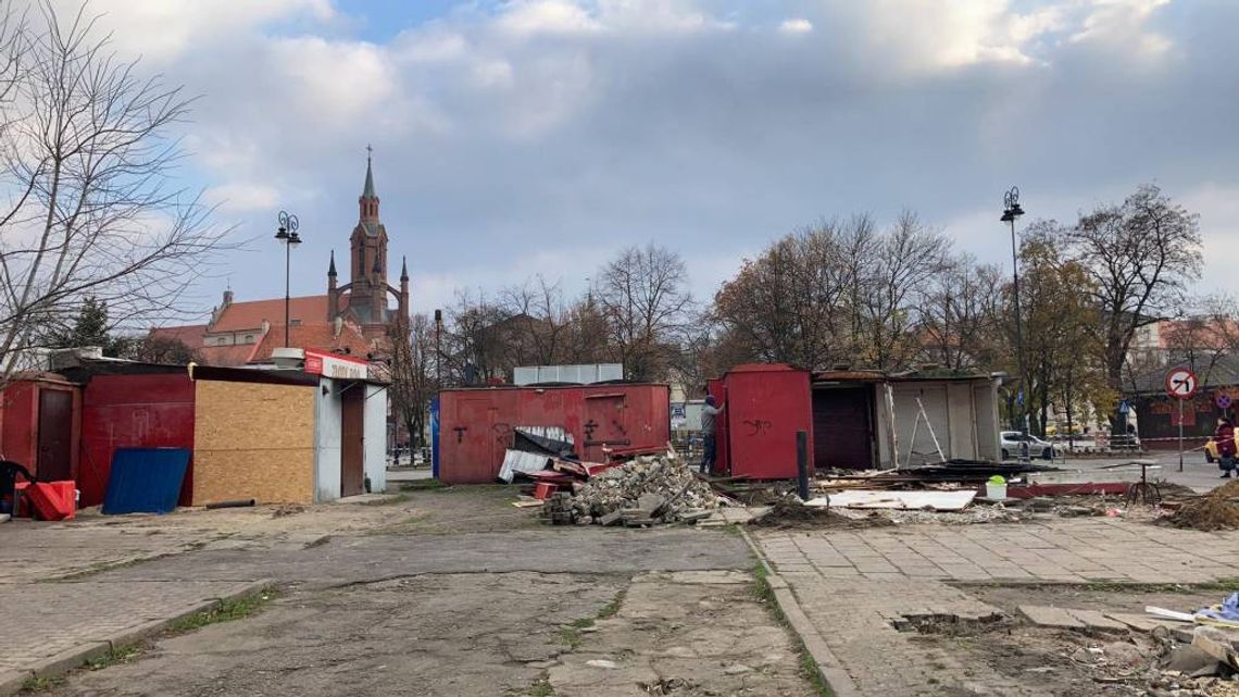 Porządkują bazar na Nowym Rynku. Zniknęły stare budki, będzie więcej przestrzeni