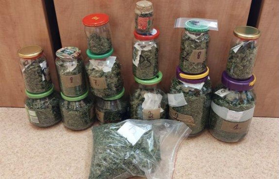 Pościg i narkotyki. Policja zabezpieczyła 1,5 kilograma środków odurzających