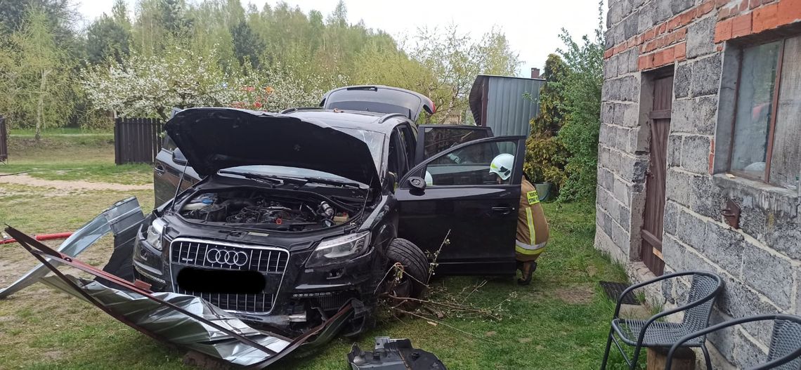 Pościg policji i rozbite audi. O mały włos nie rozjechał grupy dzieci