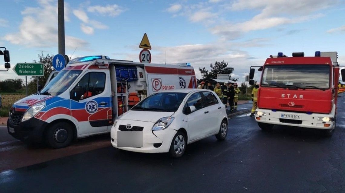 Potrącenie nastolatków. 16- latka z poważnymi obrażeniami ciała