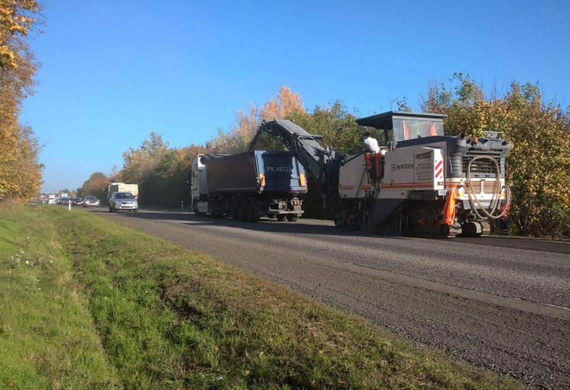 Poważne utrudnienia na trasie Kalisz – Ostrów Wielkopolski. Trwa remont krajówki