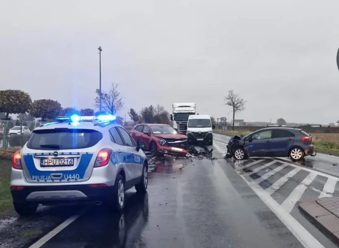 Poważny wypadek na krajówce. DK25 ZABLOKOWANA Poważny wypadek na krajówce. DK25 ZABLOKOWANA