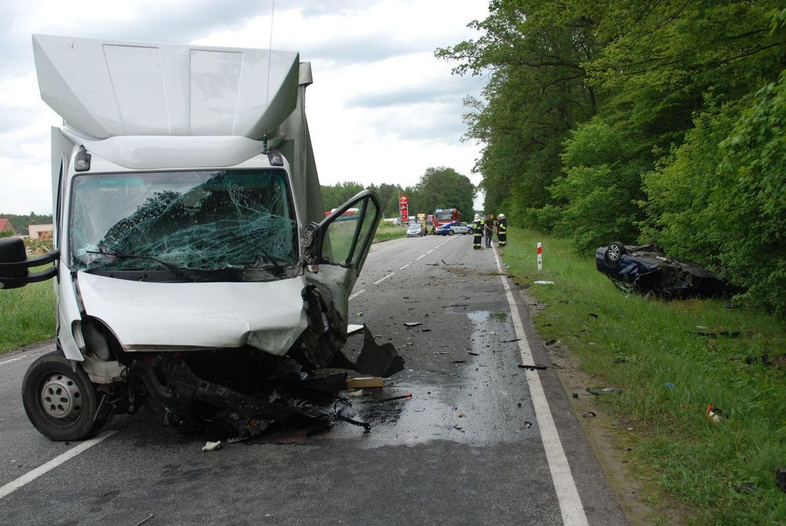 Poważny wypadek na trasie Ostrów - Krotoszyn. Dwie osoby w szpitalu ZDJĘCIA