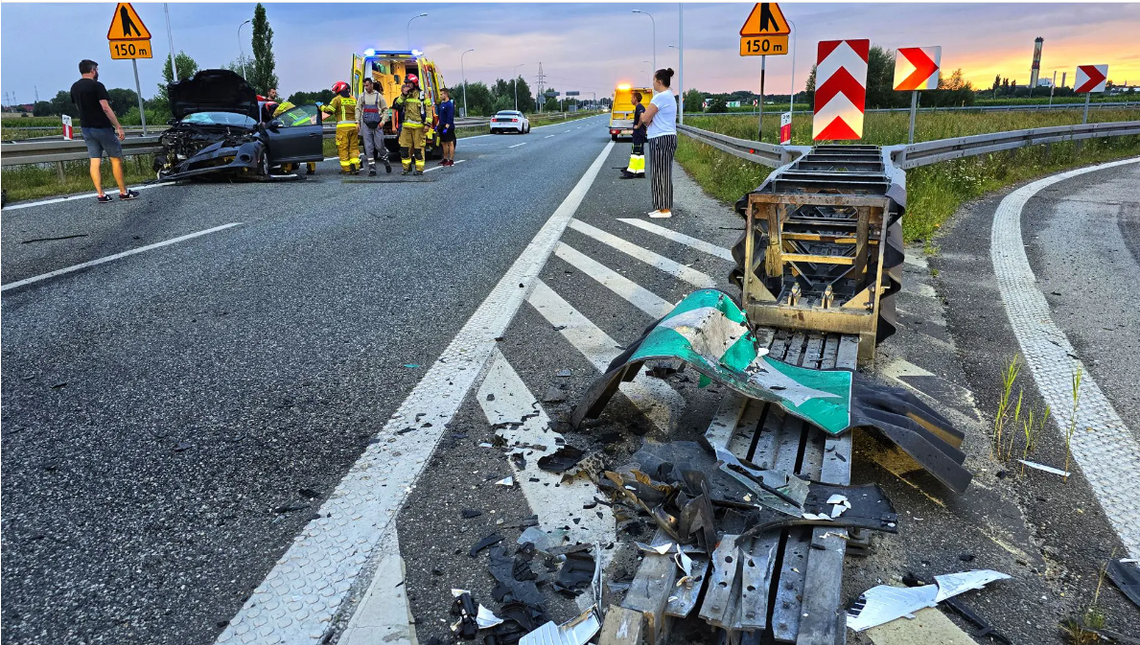 Poważny wypadek blisko Kalisza. Za kierownicą pijany młody mężczyzna