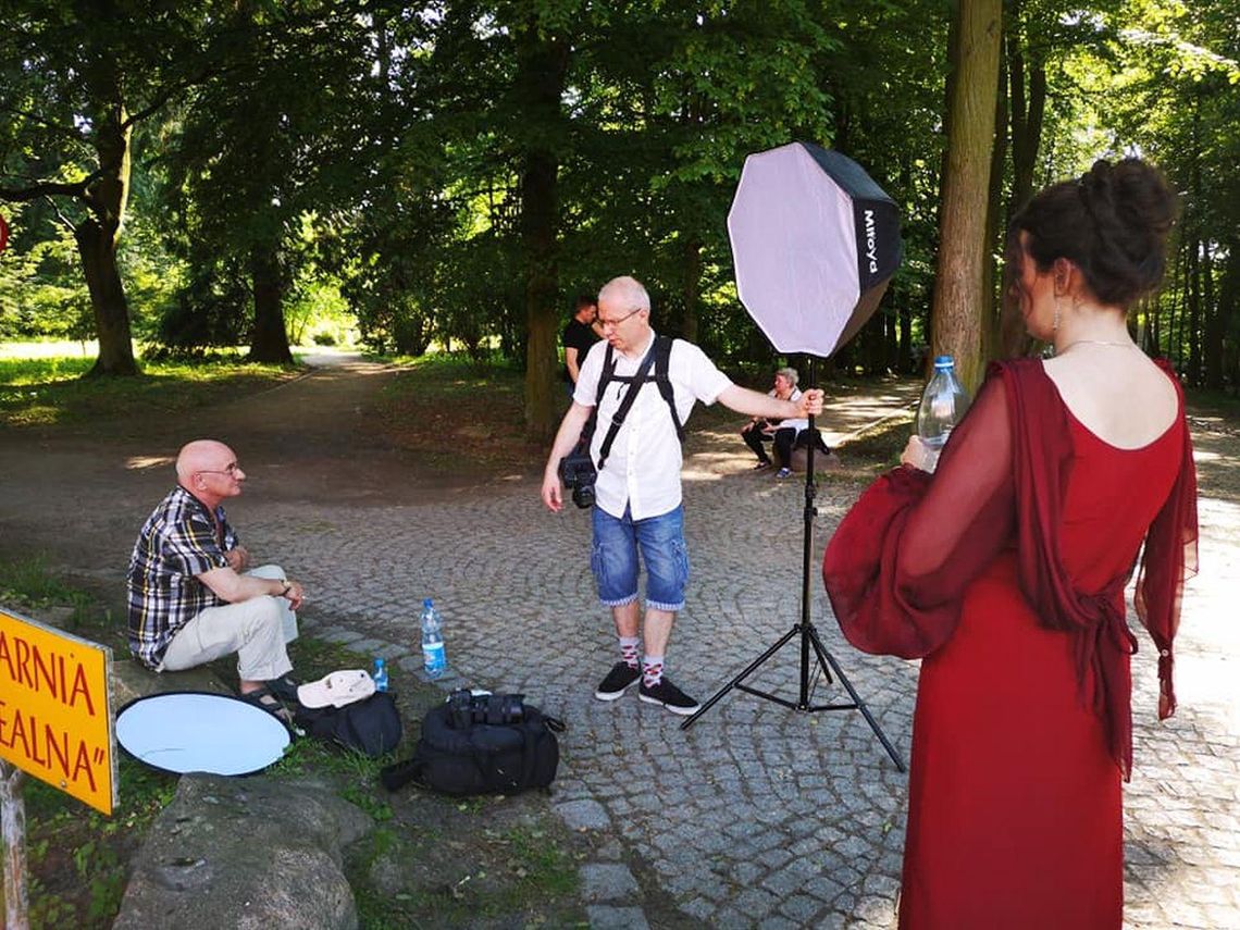 „Poza kadrem” w plenerze ZDJĘCIA