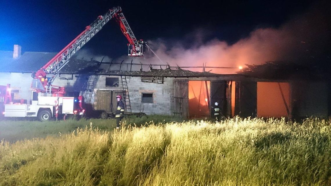 Pożar budynku mieszkalno – gospodarczego. 200 tys. zł strat ZDJĘCIA