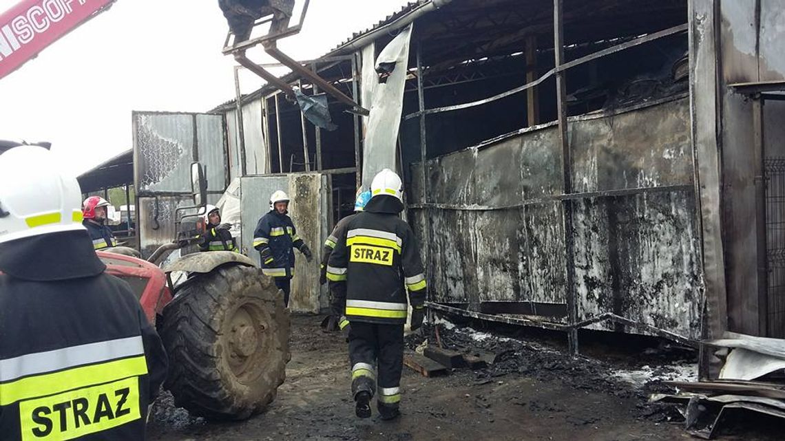 Pożar budynków gospodarczych w Szałem. Bardzo duże straty ZDJĘCIA