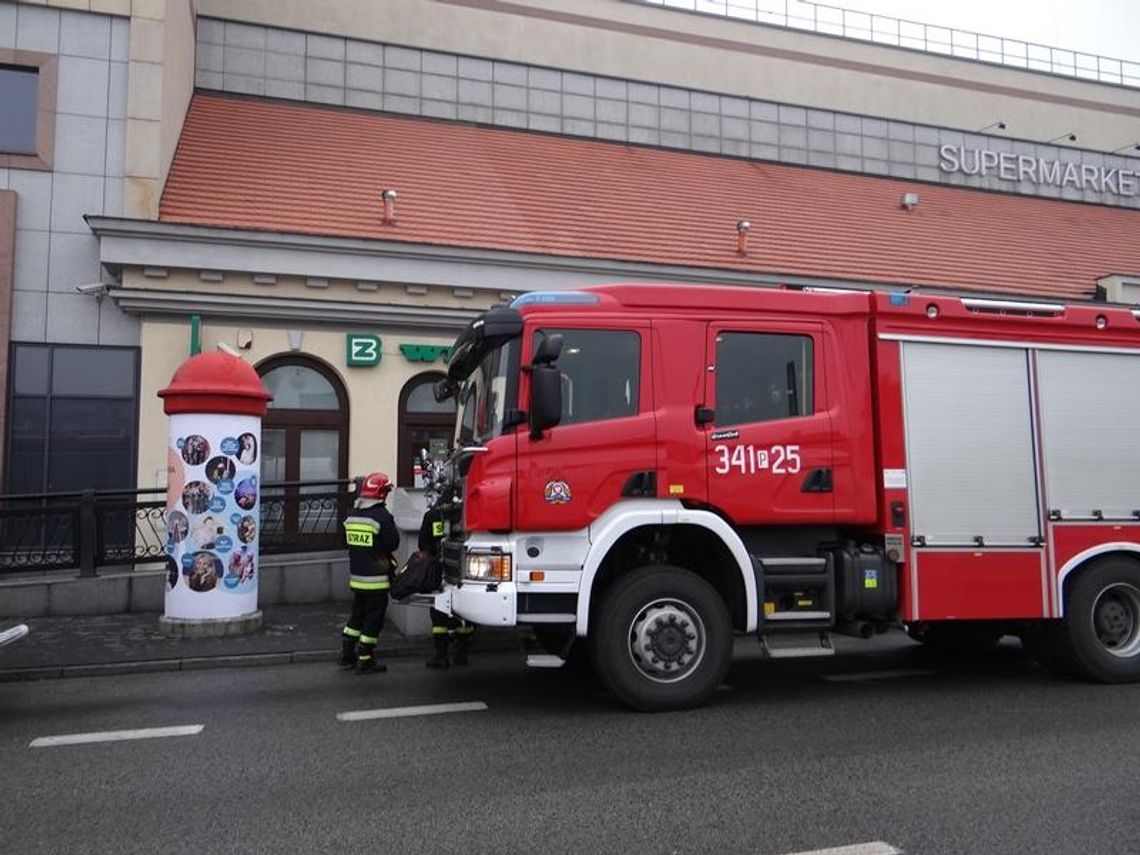 Pożar i ewakuacja w Galerii Tęcza ZDJĘCIA