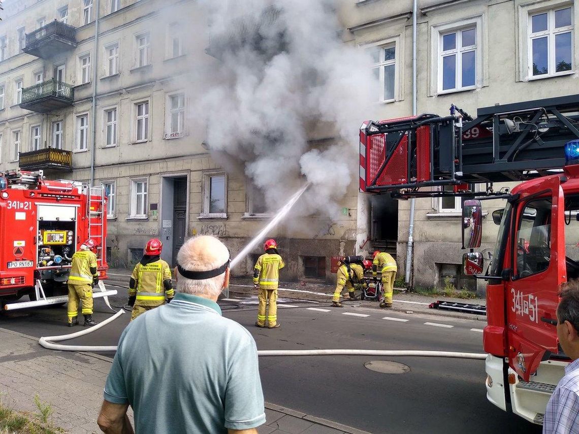 Pożar kamienicy przy ul. Wodnej w Kaliszu ZDJĘCIA I WIDEO