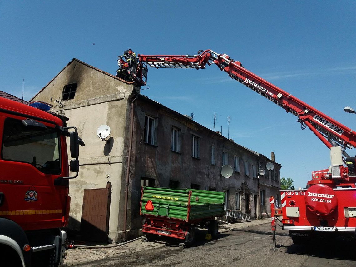 Pożar kamienicy w Stawiszynie ZDJĘCIA