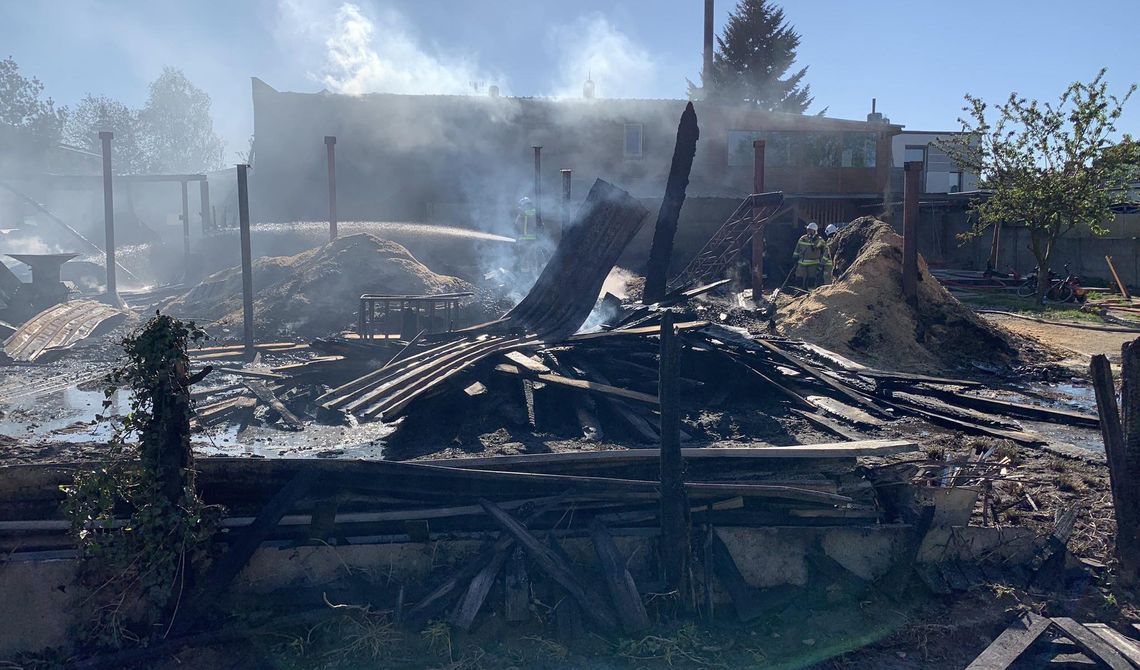 Pożar stolarni. W akcji gaśniczej 12 zastępów straży pożarnej