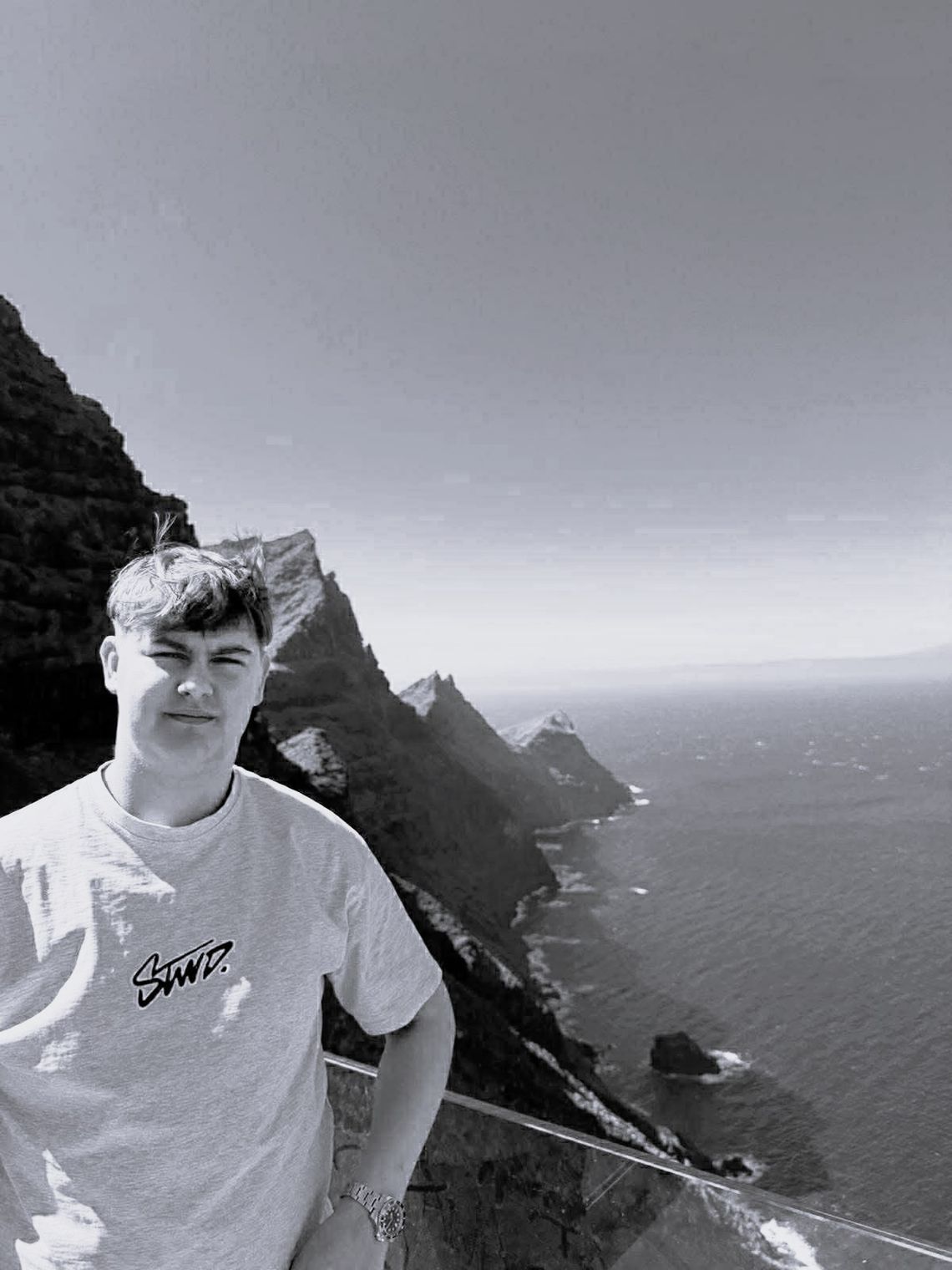 „𝑷𝒐𝒛𝒐𝒔𝒕𝒂𝒏𝒊𝒆𝒔𝒛 𝒘 𝒏𝒂𝒔𝒛𝒚𝒄𝒉 𝒔𝒆𝒓𝒄𝒂𝒄𝒉”.  Szkoła żegna tragicznie zmarłego Nikodema