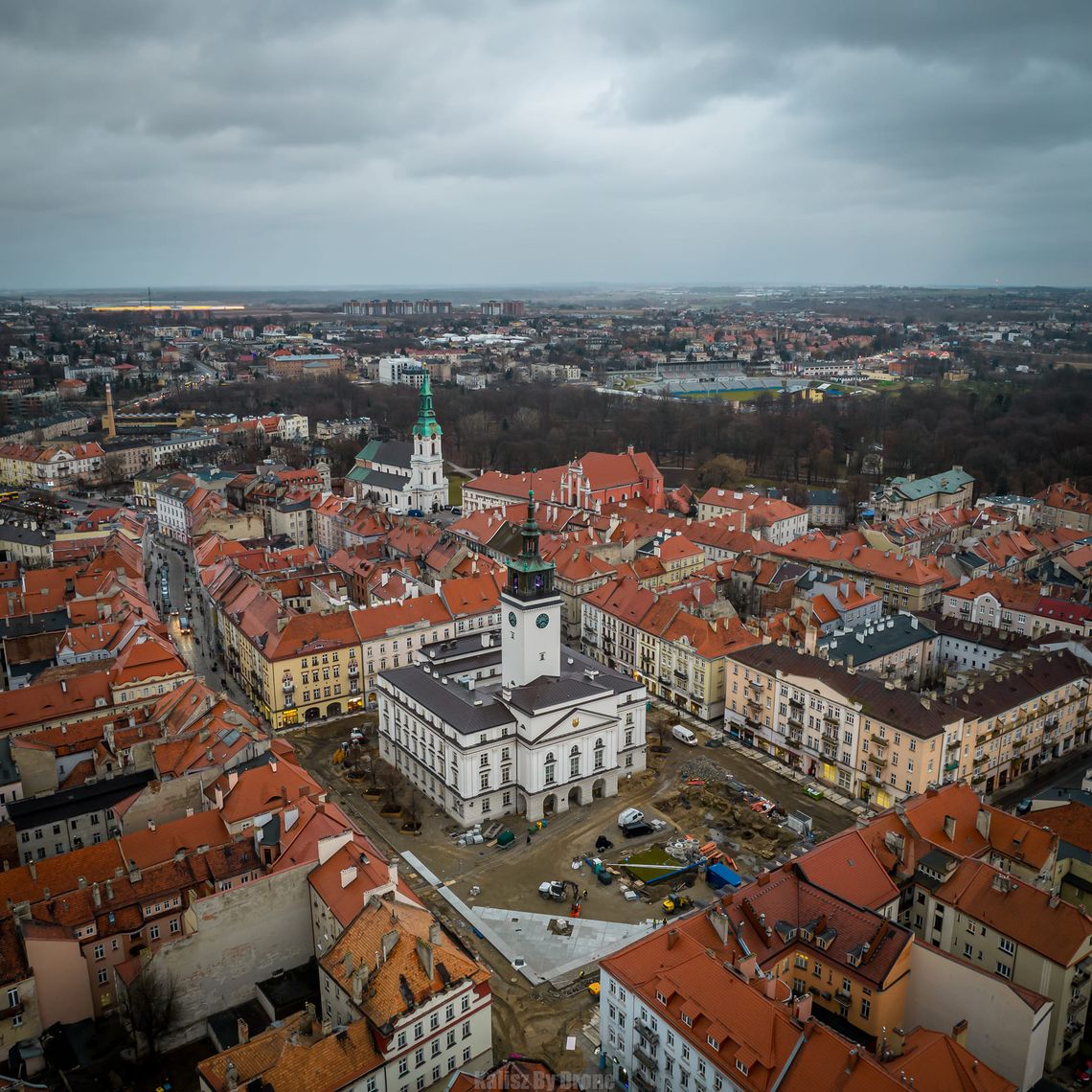 Praca w markecie, policji, przy produkcji mebli. GIEŁDA PRACY