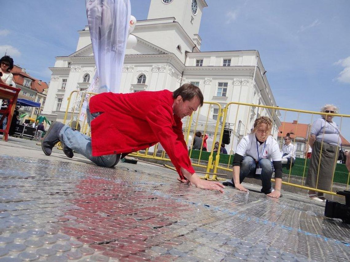 Prawie 14 tysięcy złotówek na ulicy