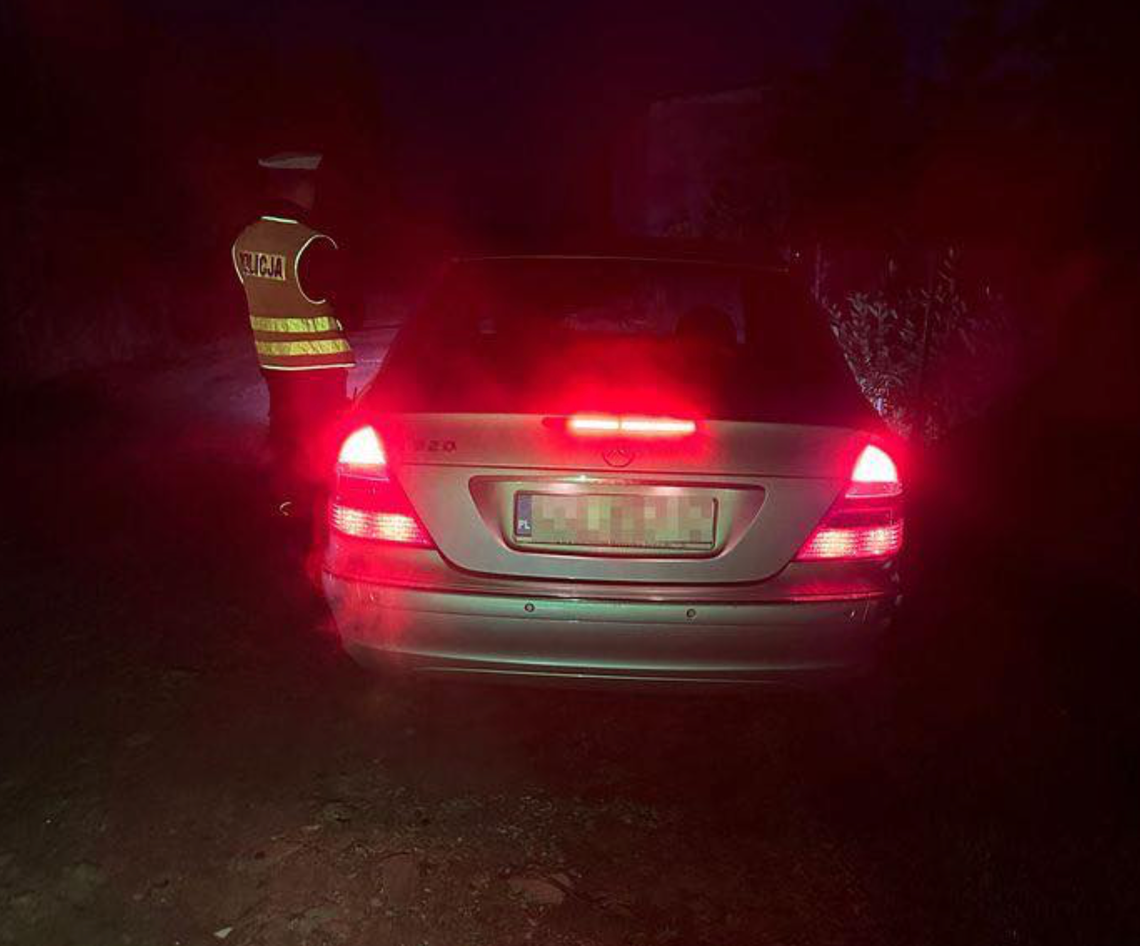 Prawie setka ponad limit! Tak młody kierowca pędził Mercedesem po DK25