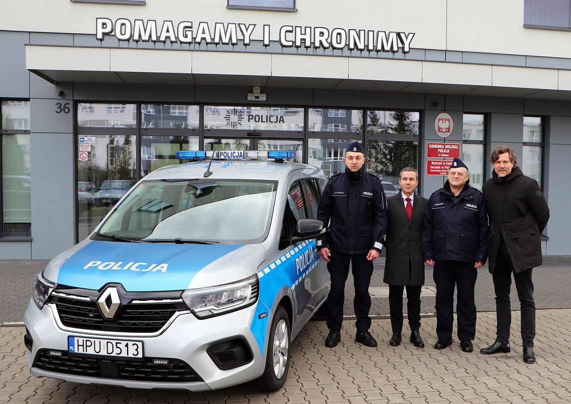 Prezent dla KMP w Kaliszu. Policjanci dostali nowe auto