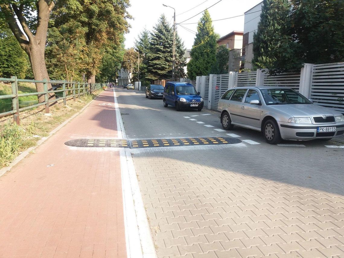 Próg zwalniający dla rowerowych piratów! ZDJĘCIA