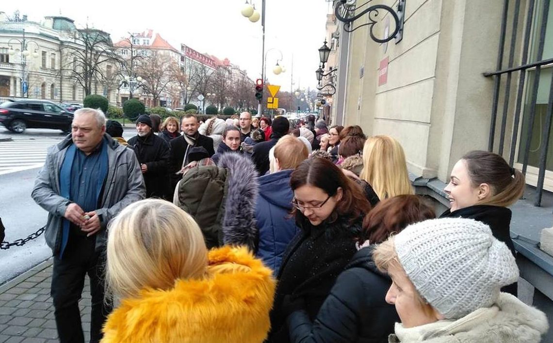 Protest się nasila. Urzędnicy sądowi domagają się podwyżek ZDJĘCIA