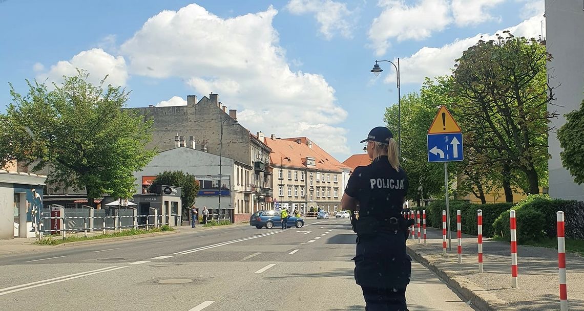 Przechodziła poza pasami i potrąciło ją BMW. Oboje otrzymali mandat