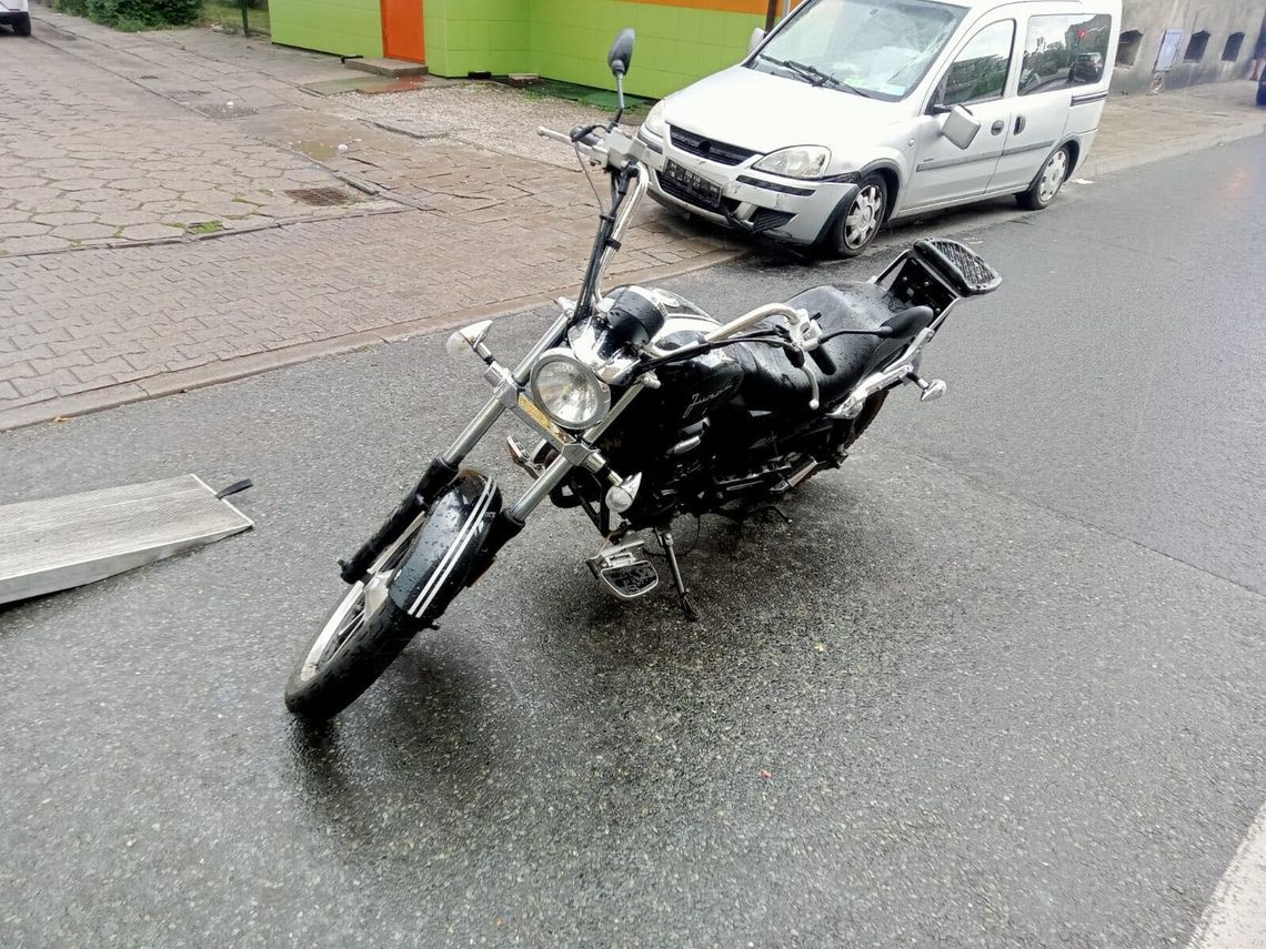 Przejechał na czerwonym? Wypadek z motocyklistą w centrum