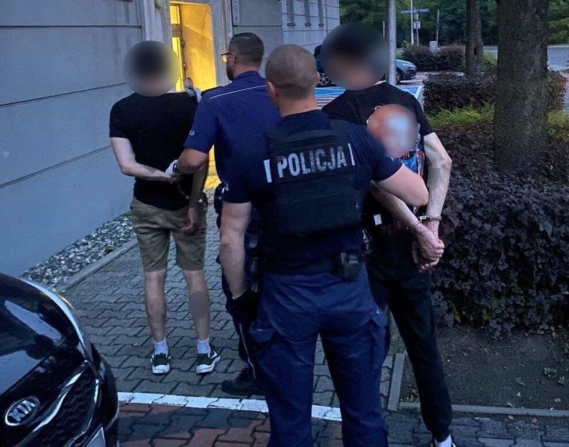 Przyjechali ze wschodu. „Związali mu ręce, nogi, grozili nożem i spaleniem" Przyjechali ze wschodu. „Związali mu ręce, nogi, grozili nożem i spaleniem"